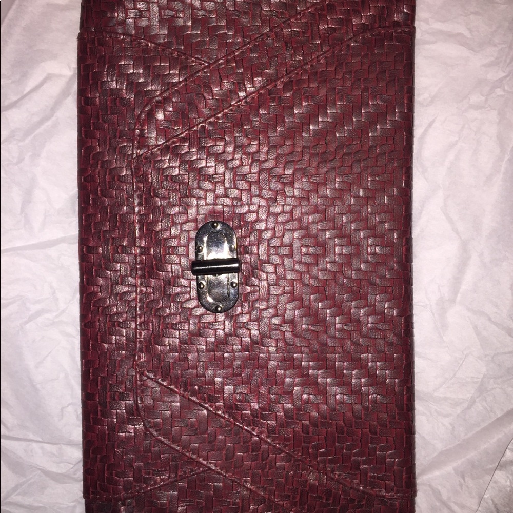 Weaved clutch wine color